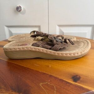 Earth Spirit Aimi leather eyelit beaded sandals size 6